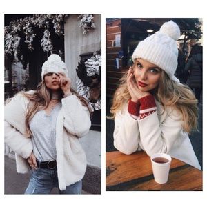 ° New York & Co. Beanie With Pom Pom °